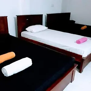 Guest house Black And White Kandy 02