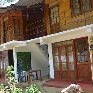 Guest house White House Riverside Retreat **