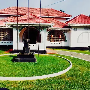 Hotel Walawwa Dutch House